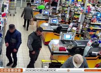 Wizerunek sprawcy kradzieży zarejestrowany przez monitoring sklepowy.